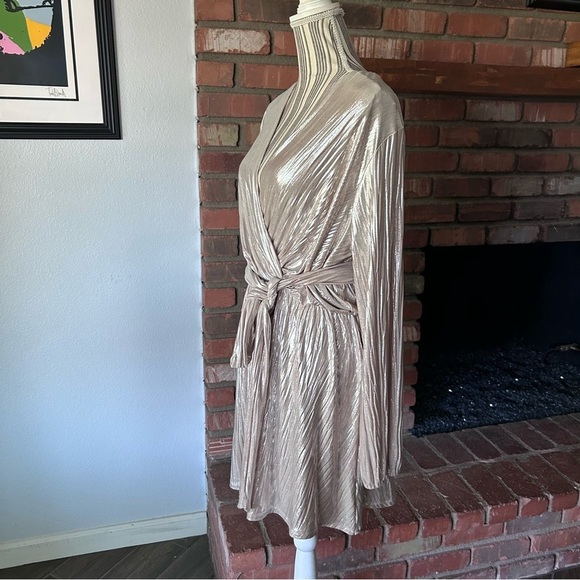 NWT Reset by Jane Debbie Faux Wrap Mini Dress in Grey/Silver Sz L - Picture 6 of 9